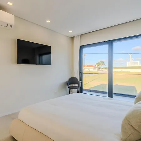 Sony - Quaint By The Ocean With Pool *