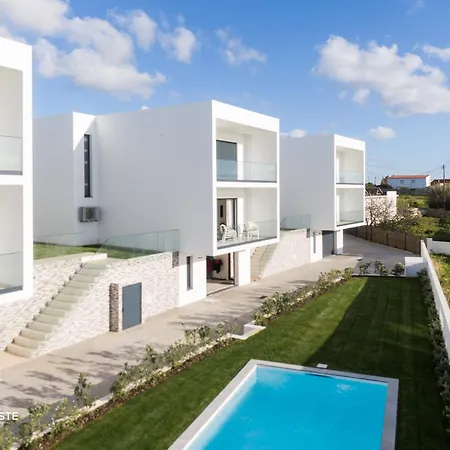 Villa Sony - Quaint By The Ocean With Pool