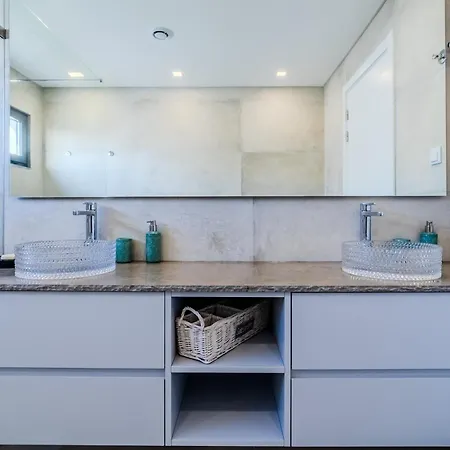 Villa Sony - Quaint By The Ocean With Pool