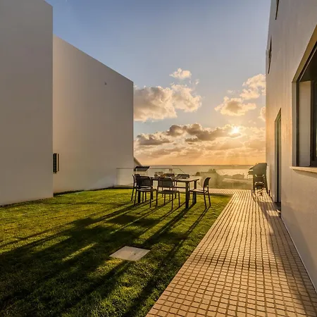 Sony - Quaint By The Ocean With Pool *