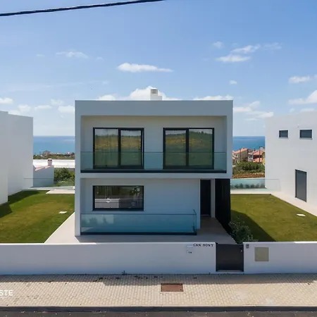 Sony - Quaint By The Ocean With Pool