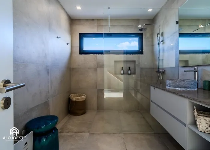 Sony - Quaint By The Ocean With Pool