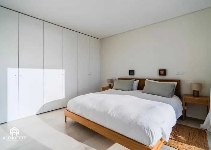 Villa Sony - Quaint By The Ocean With Pool Ericeira