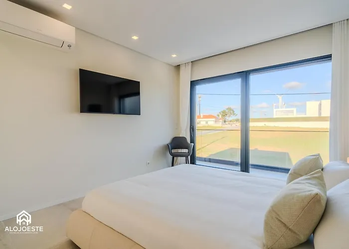 Sony - Quaint By The Ocean With Pool *