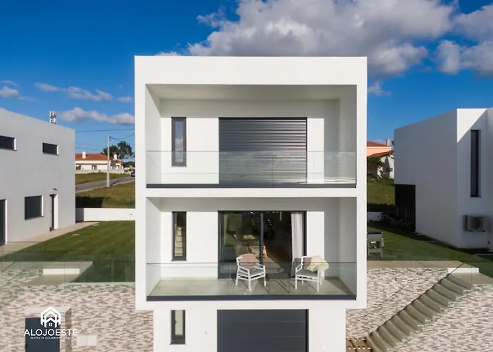 Villa Sony - Quaint By The Ocean With Pool Ericeira