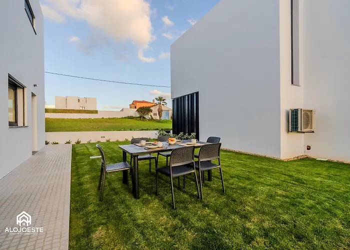 Sony - Quaint By The Ocean With Pool