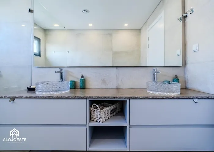 Villa Sony - Quaint By The Ocean With Pool