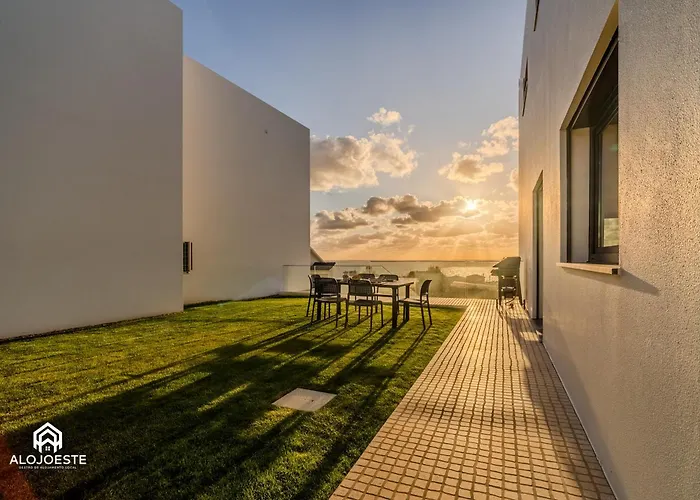 Sony - Quaint By The Ocean With Pool *