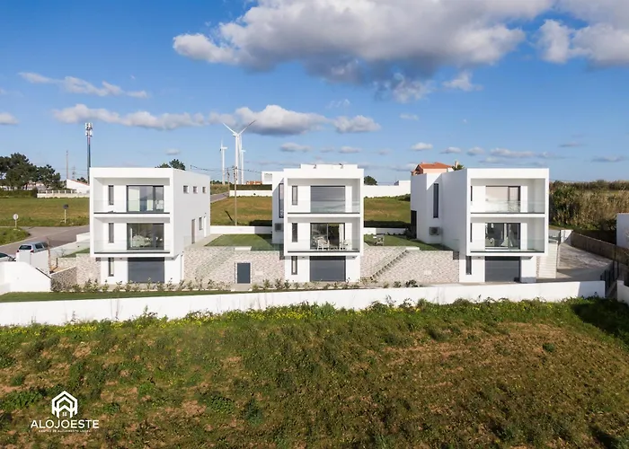 Sony - Quaint By The Ocean With Pool *